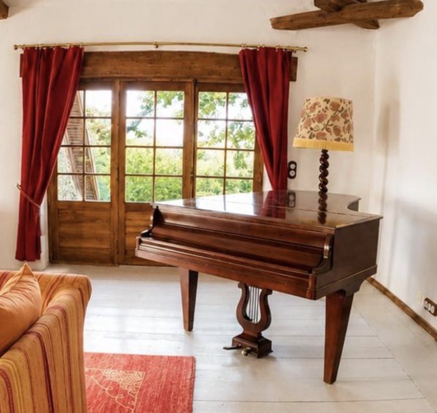 Musique — salon with the 1890 Pleyel grand piano